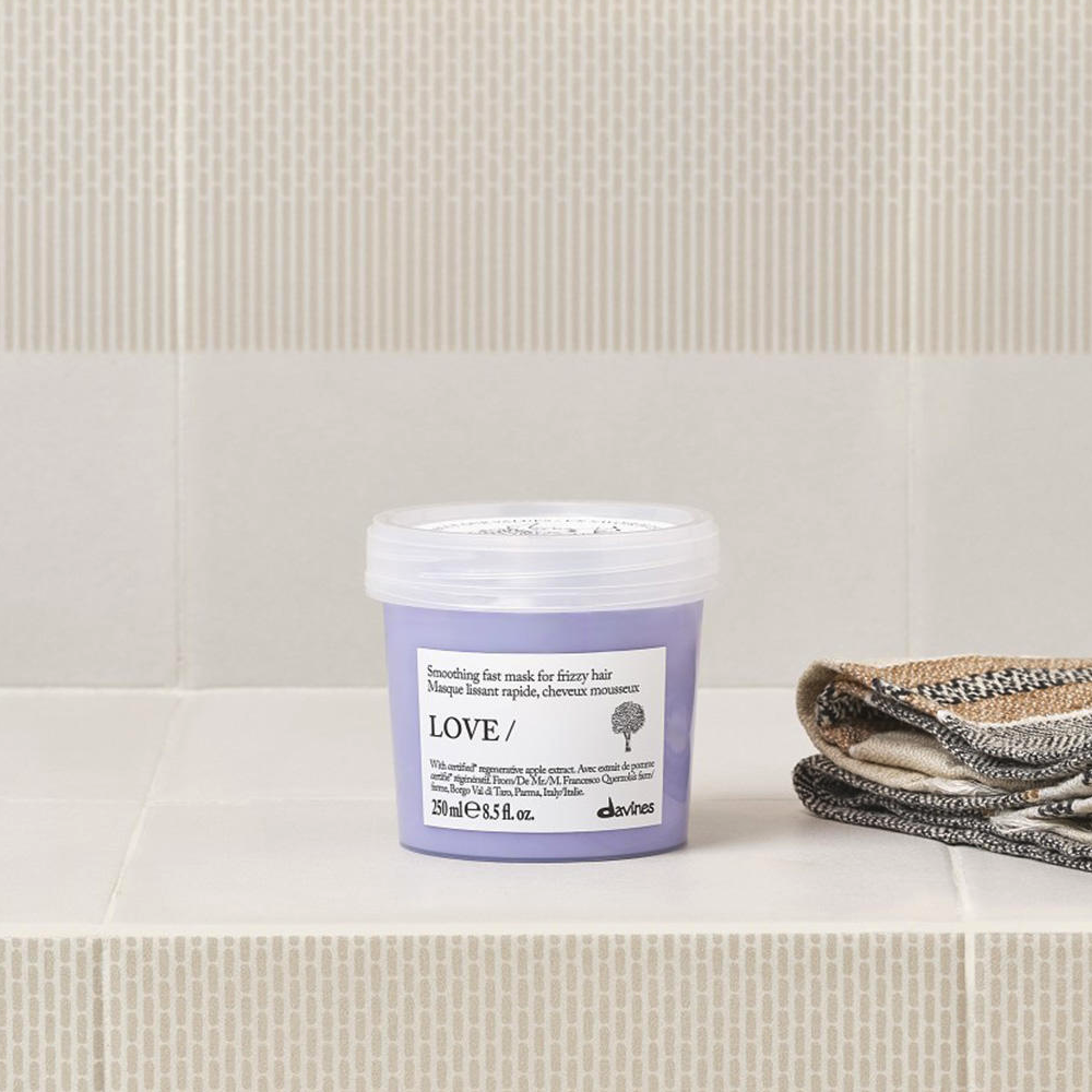 DAVINES Love Smoothing Hair Mask New 250ml - Маска для миттєвого розгладження неслухняного і хвилястого волосся - фото №2 DAVINES Love Smoothing Hair Mask New 250ml - Маска для миттєвого розгладження неслухняного і хвилястого волосся - фото №2